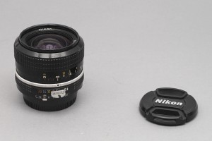 24mm F.2,8 Nikon Serie F gommato