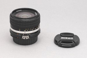 28mm F.2,8 Nikon AIS (distanza di messa a fuoco 20cm)